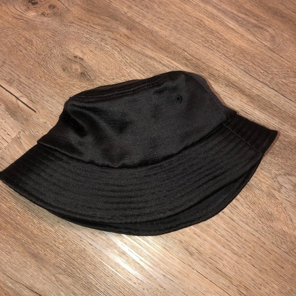 KANGOL Liquid Mercury Shiny Black Bucket Hat Sz Small - Picture 2 of 4